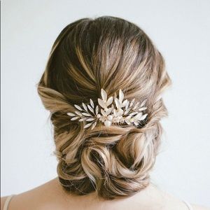 Bridal hairpiece hair comb - special occasion - pearls, crystals, silver leaves